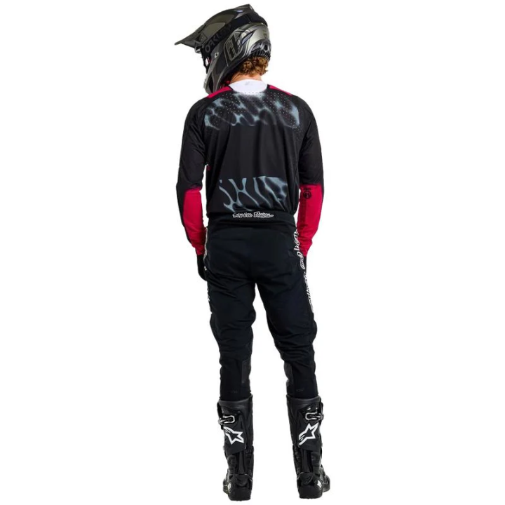 Tenue Troy Lee Designs SE Pro Roam rouge/noir | Oxmoto