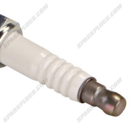 Bougie NGK standard - LMAR8F-9 | Oxmoto