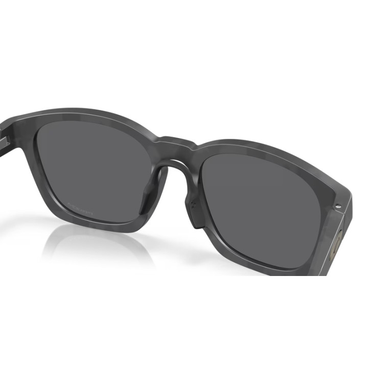 Lunettes de soleil Oakley Shackle Matte Black Camo - verres Prizm Black