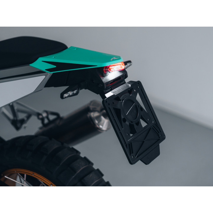 Feu arrière LED sur support de plaque Racetech Integra - noir