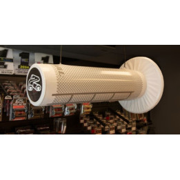 Décoration de magasin Renthal - poignée géante gonflable