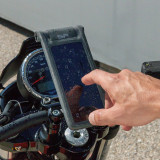 Pack complet Sp-connect Moto Bundle fixé sur guidon iPhone 12 Pro Max