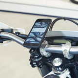 Pack complet Sp-connect Moto Bundle fixé sur guidon iPhone 12 Pro Max