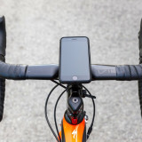 Pack complet Sp-connect Bike Bundle II fixé sur guidon et potence iPhone 12 Pro Max