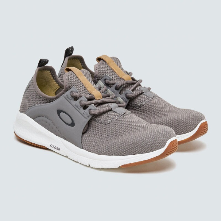 Chaussures Oakley dry shoes noir gris marron noir/blanc