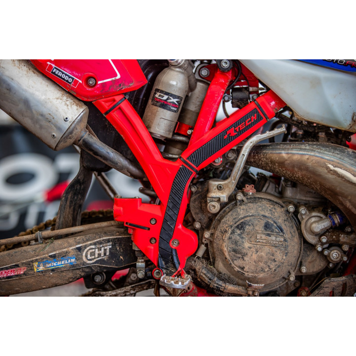 Protections de cadre Racetech - rouge R-PRTBETRS002 | Oxmoto